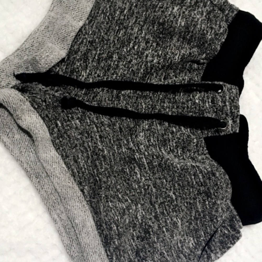 Shorts - Picture 3 of 4